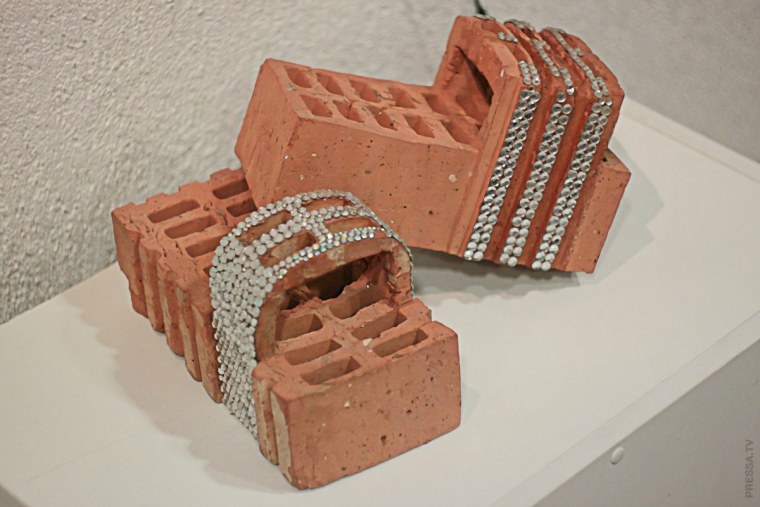 Кирпич прикол