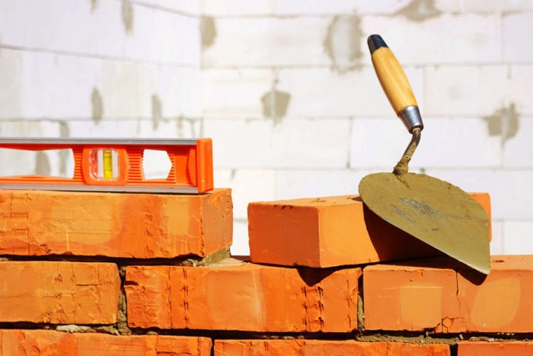 Мастерок для кладки печи из кирпича