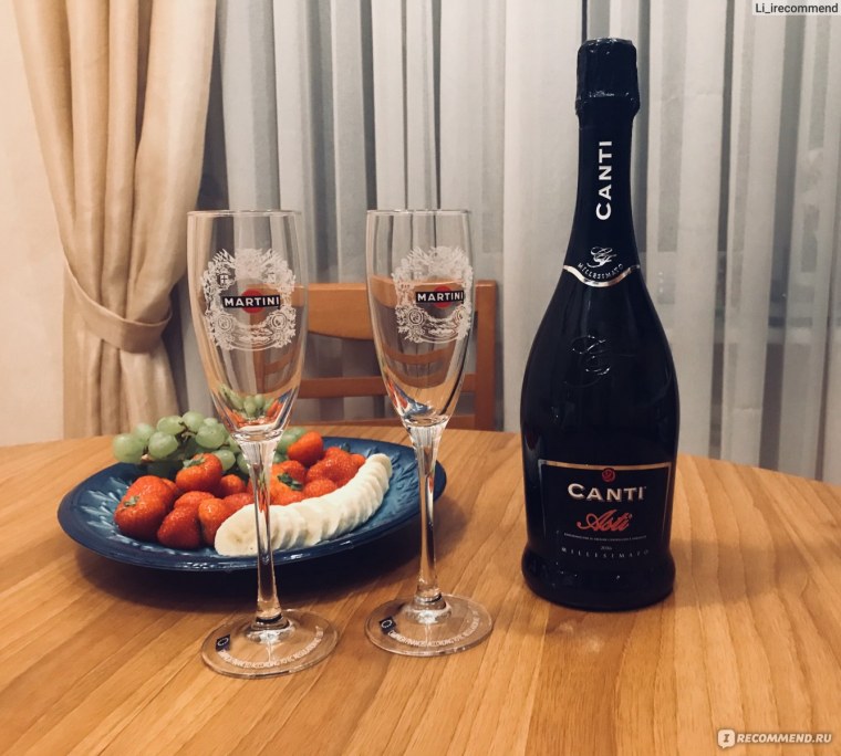 Мартини Асти на столе