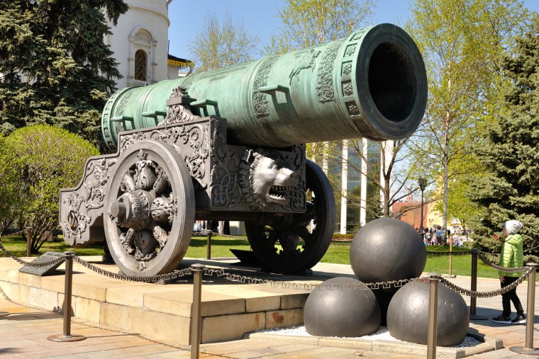 Царь пушка на Ивановской площади