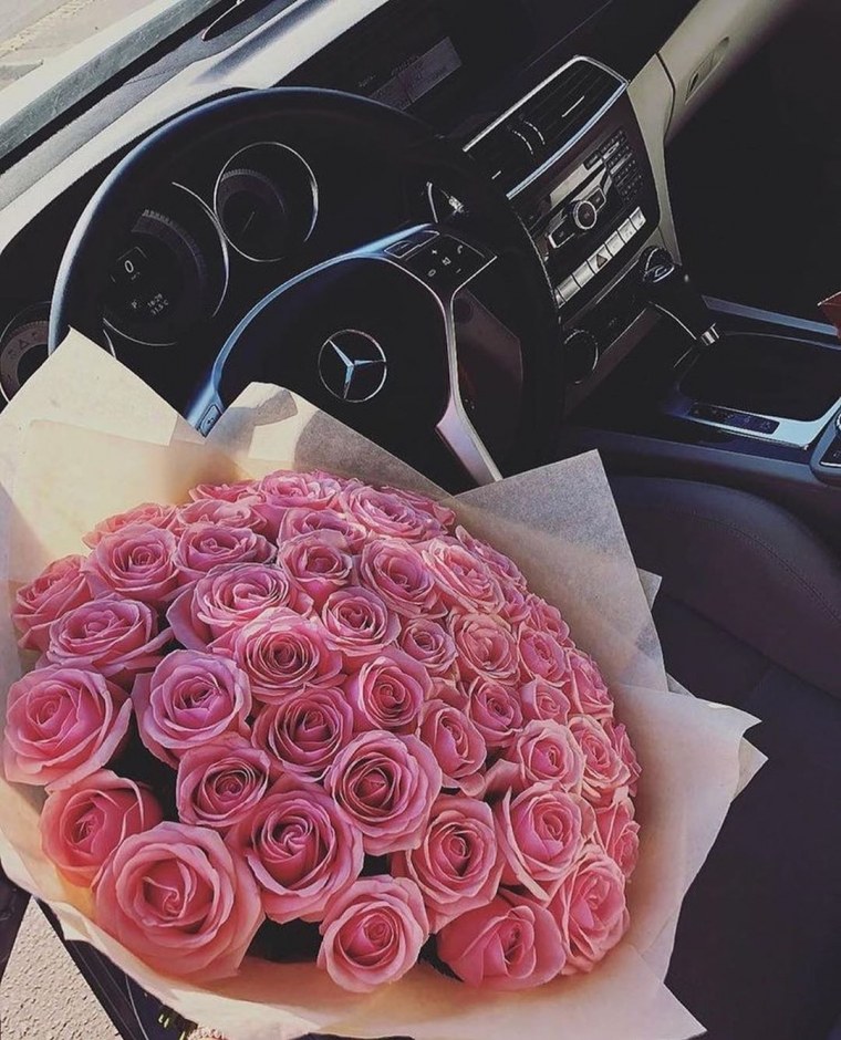 Цветы в мерседесе