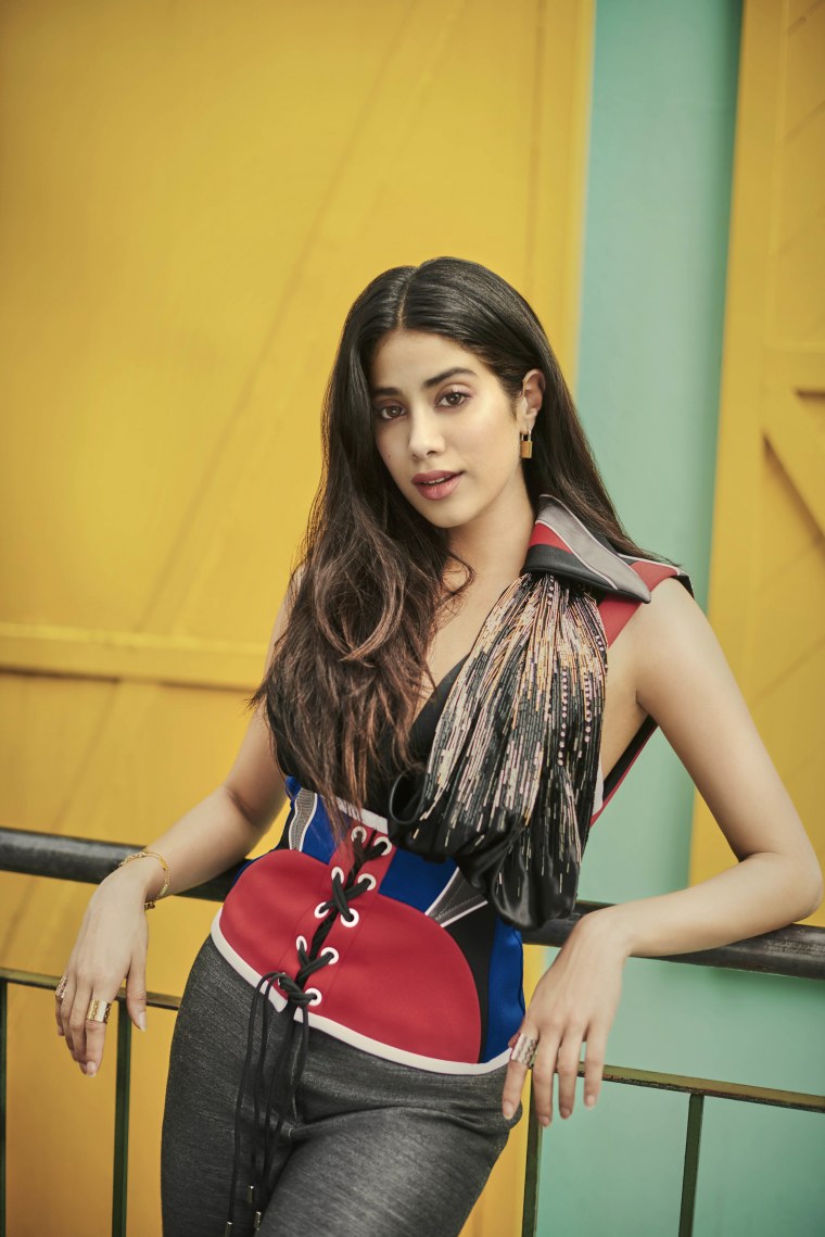 Джанви Капур booty