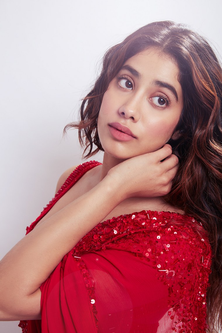 Джанви Капур в Сари