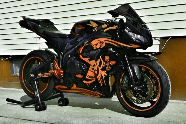 Honda CBR 600 RR золотой