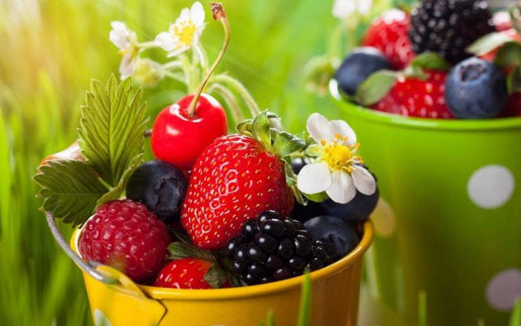 Клубника вишня малина