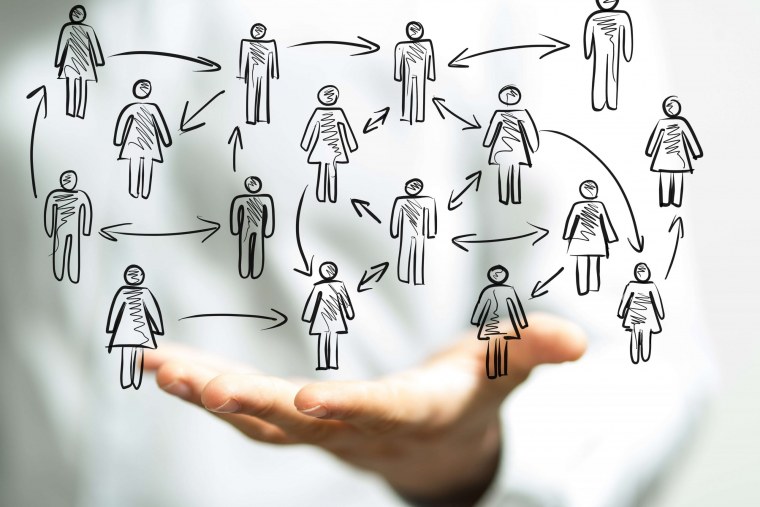 Малая группа людей