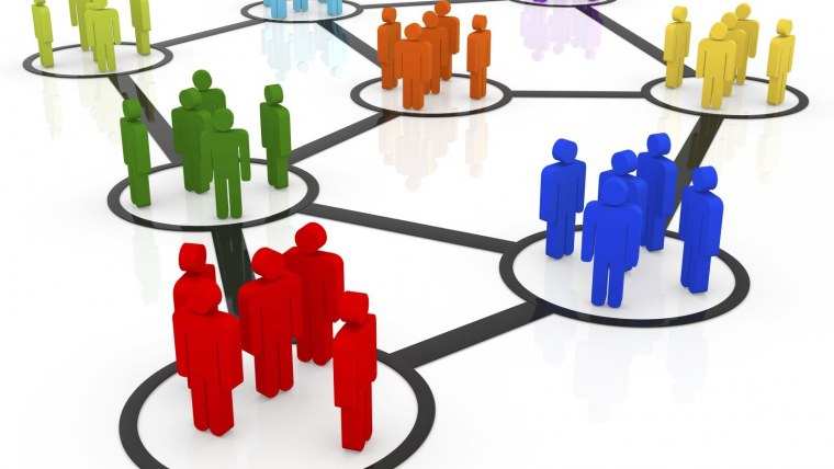 Малая группа людей