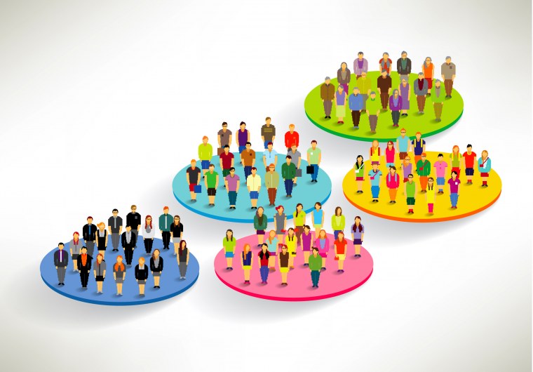 Много людей