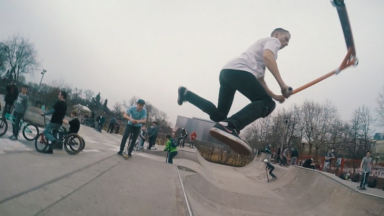 Трюки на самокате