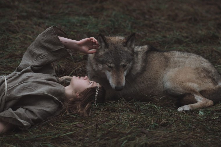 Волчица и женщина