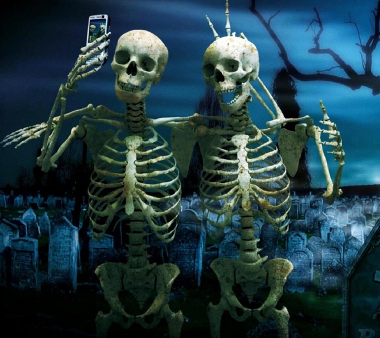 Скелет задумался