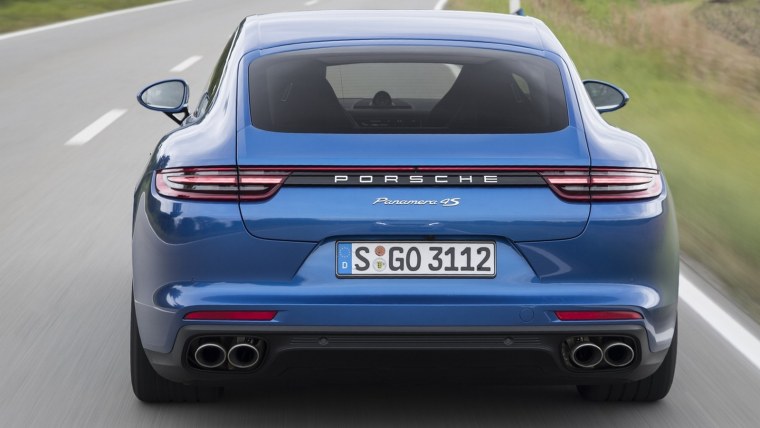 Порше Панамера 4 2017