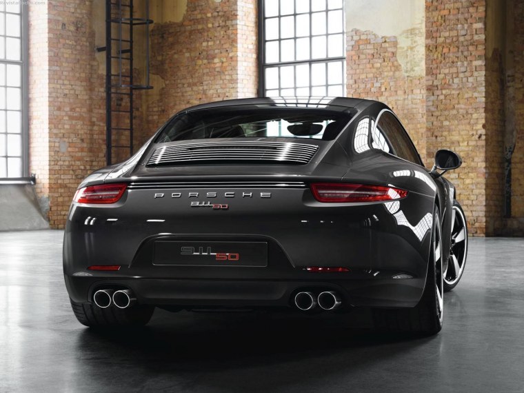Порше 911 новый вид сзади