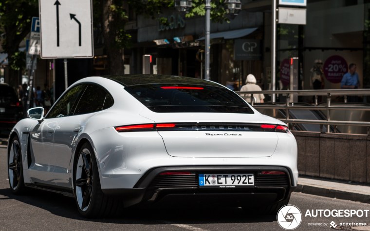 Porsche Panamera Turbo s vs Porsche Taycan