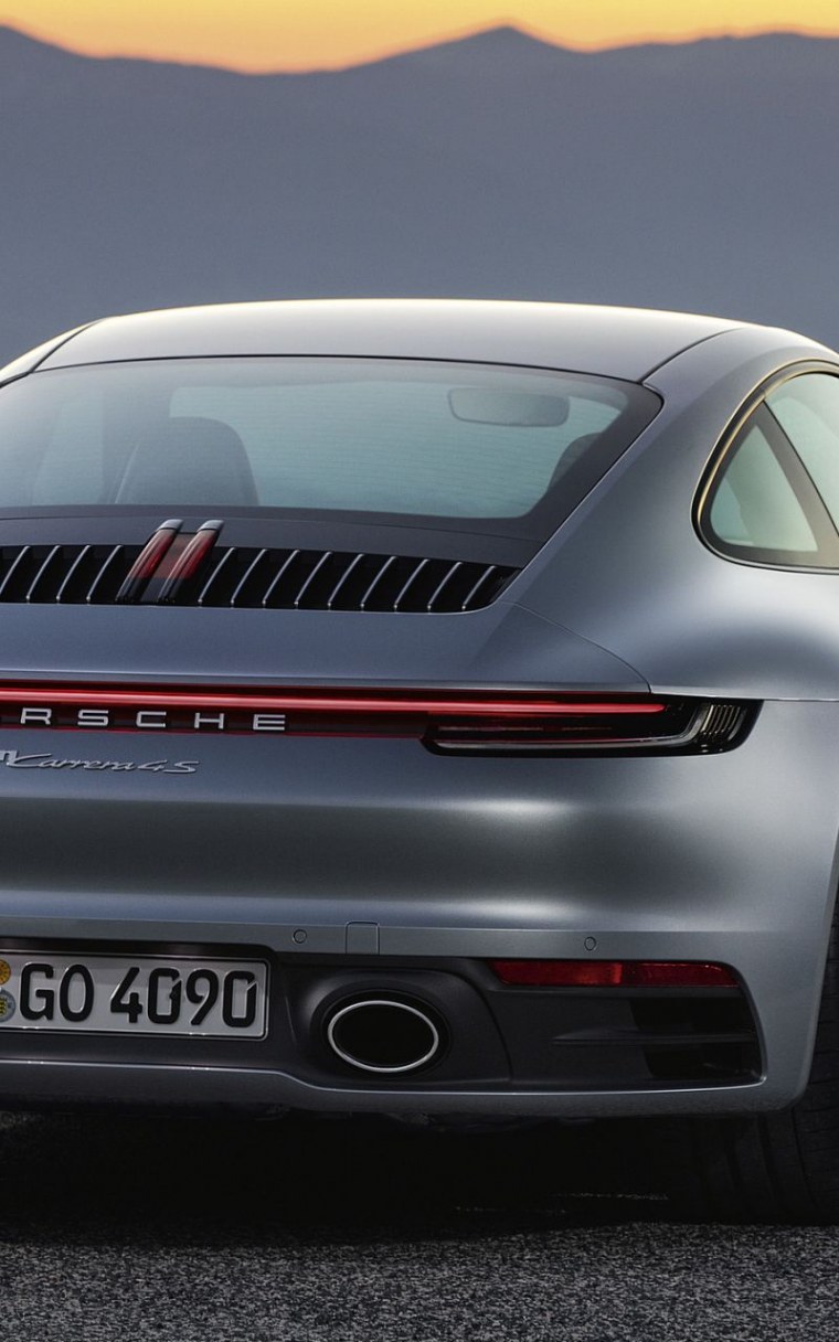 Porsche 911 Carrera 4s сзади