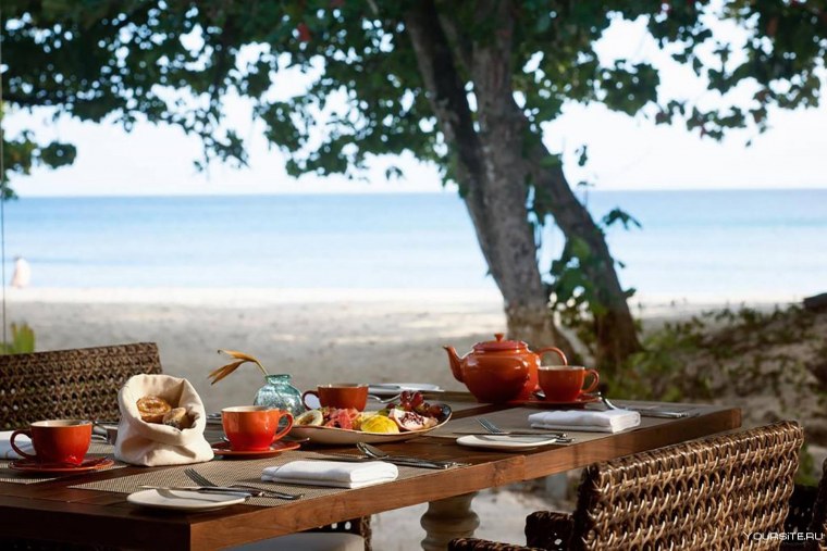 Завтрак на берегу
