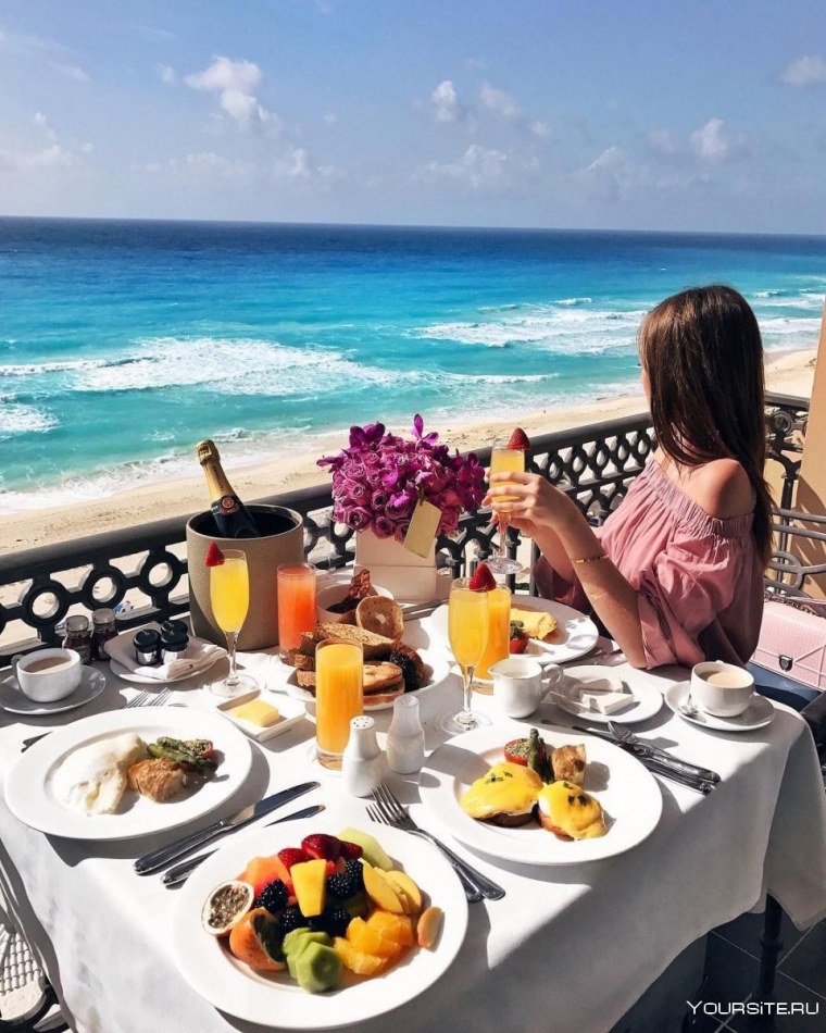 Завтрак на берегу океана