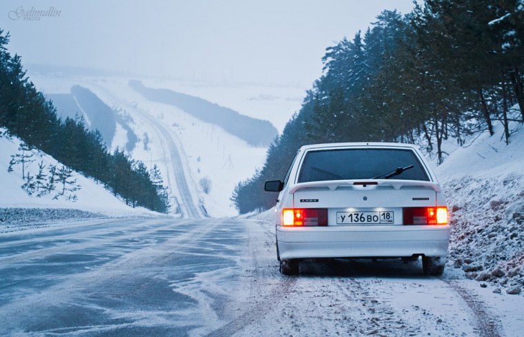 ВАЗ 2114 белая ночью зимой