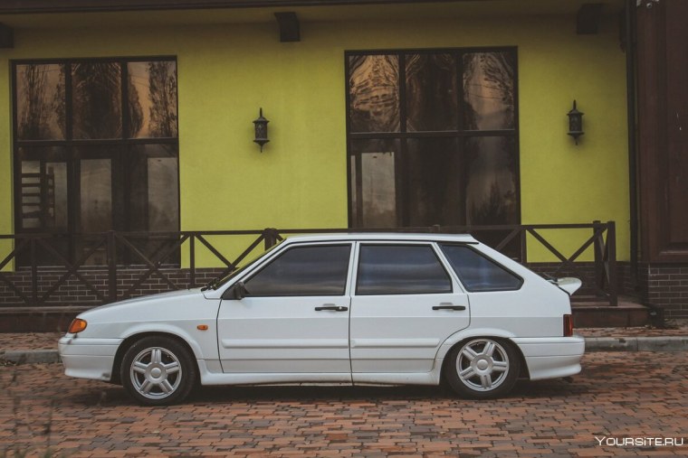 Lada 2114 тонированная белая