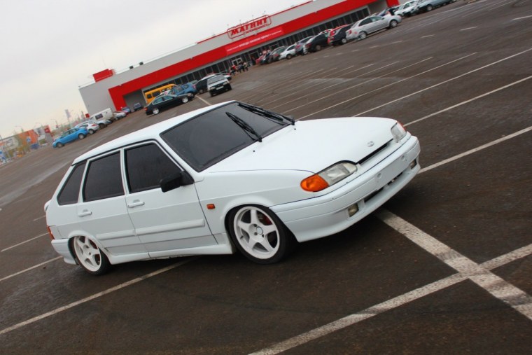 ВАЗ 2114 белая катаная