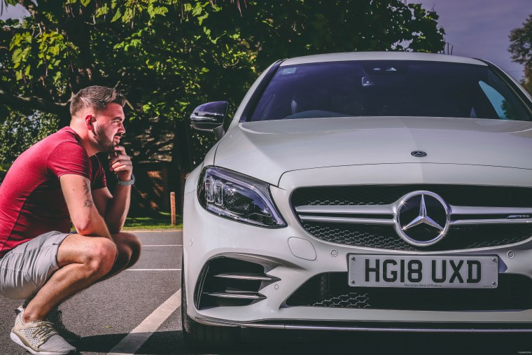 Парень на мерседесе