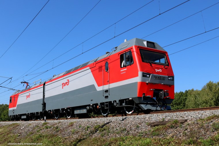 Грузовой двухсекционный электровоз 2эс5к 030