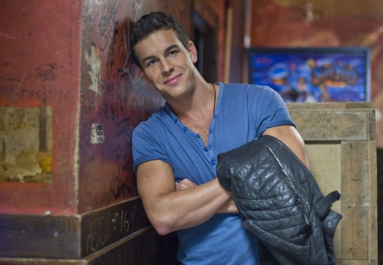 Марио Касас три метра над уровнем