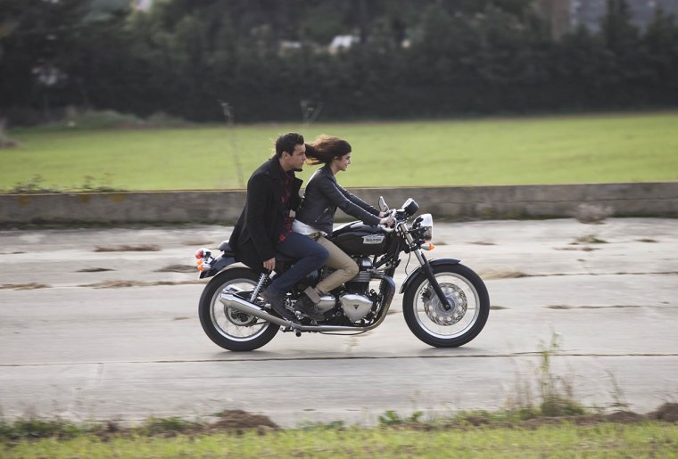 Triumph Bonneville 3 метра над уровнем неба