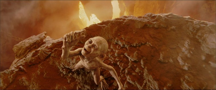 Голлум из Властелина колец ест рыбу