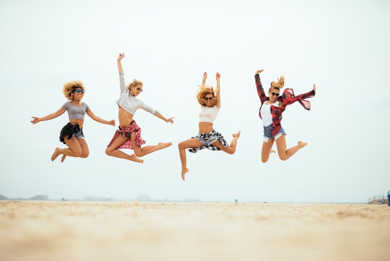 Девушка в прыжке