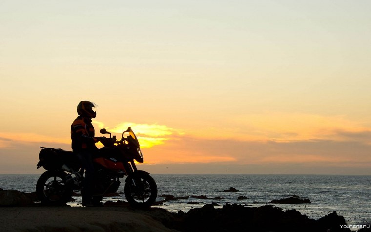 Мотоцикл на закате