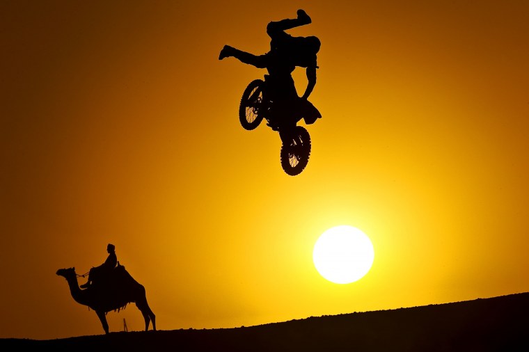 Мотоциклист на закате