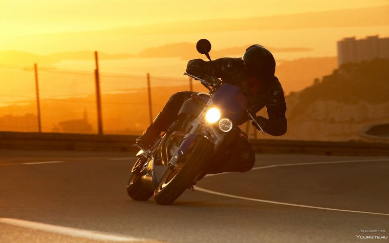 Парень на мотоцикле