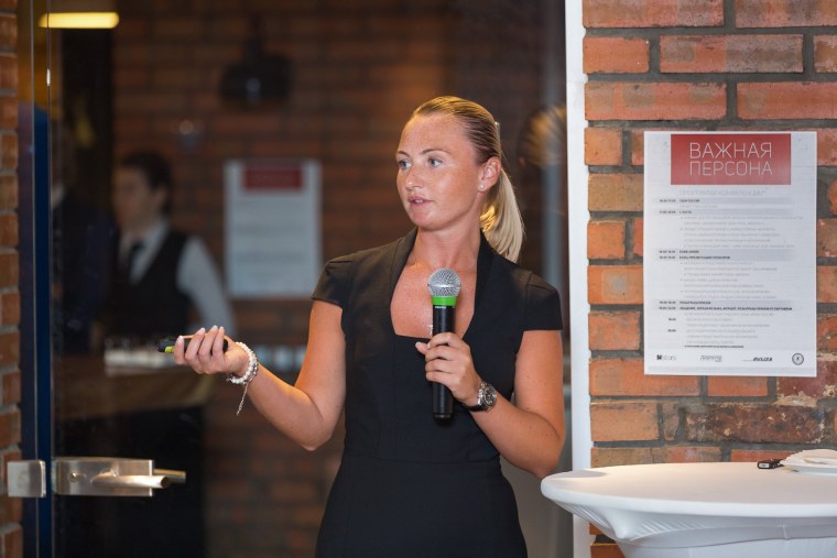 Герб РФ на черном фоне