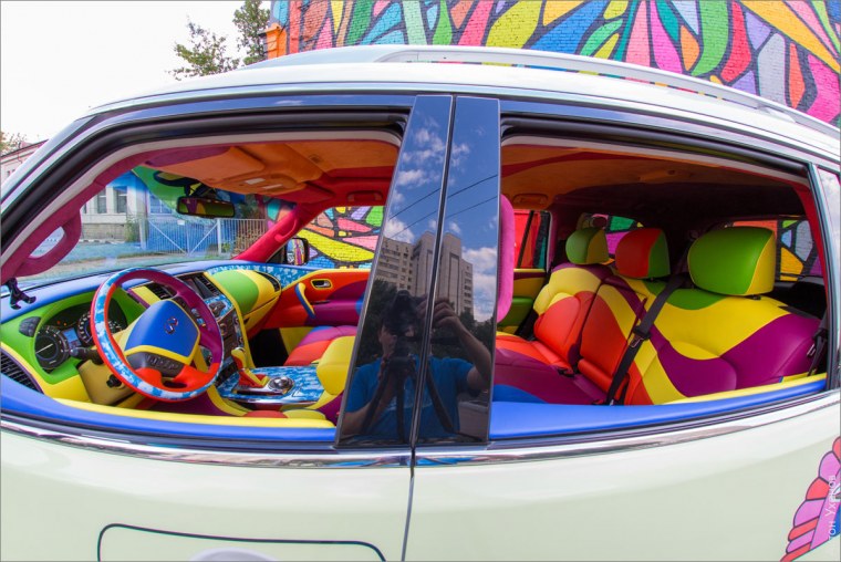 Разноцветные машины