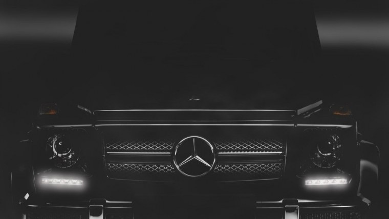 Гелендваген на темном фоне