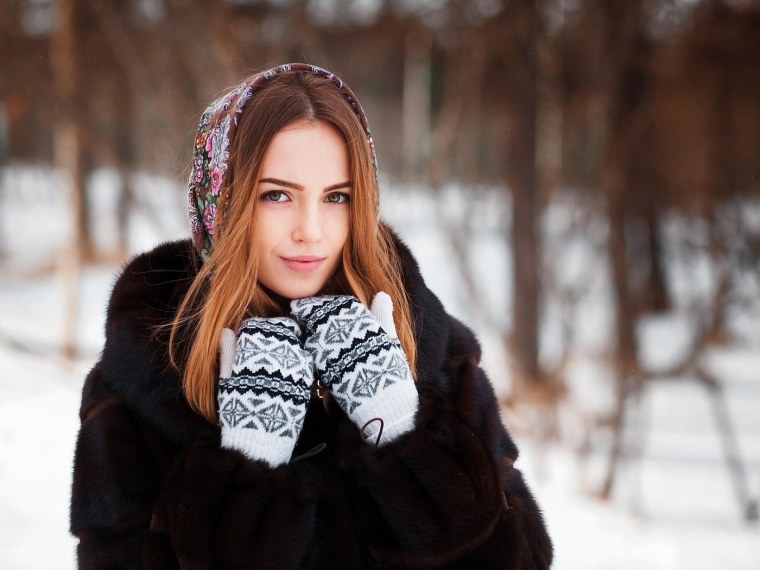 С первым днем зимы девочки в купальниках