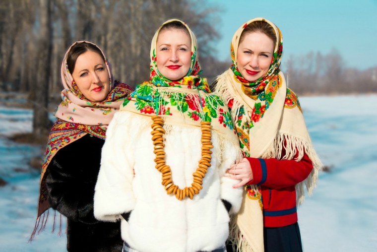 Русская девушка в платке