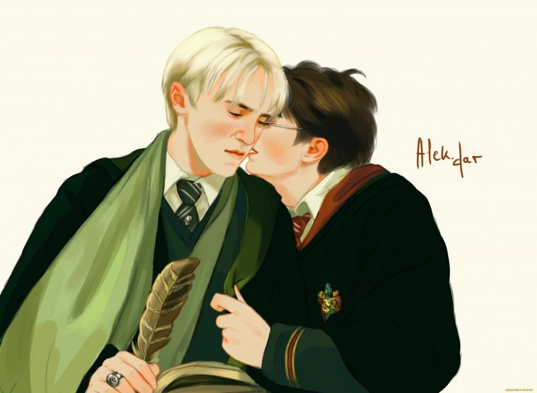 Том Фелтон и Эмма Уотсон целуются с вином