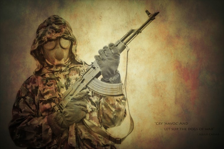 Солдат с калашом