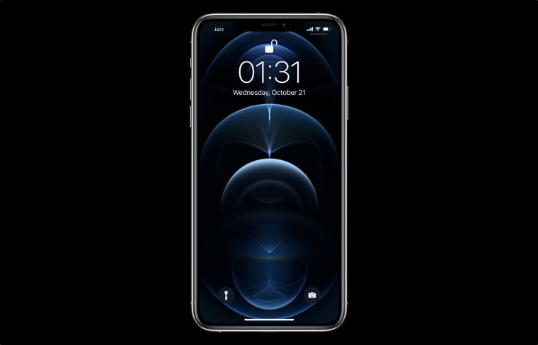 Айфон на белом фоне