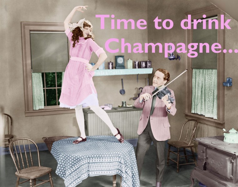 Танцующая девушка на столе