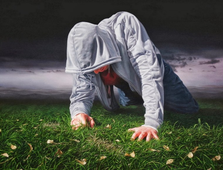 Грустный в капюшоне