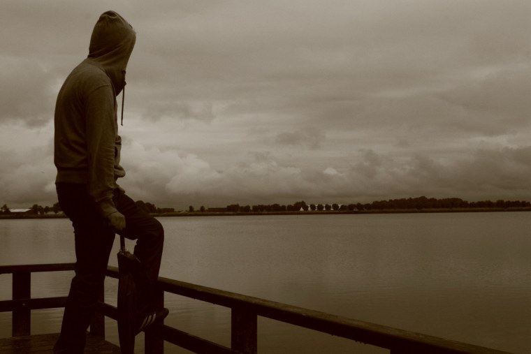 Парень на причале