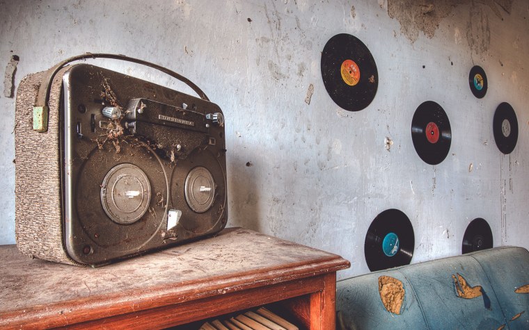 Красивый магнитофон