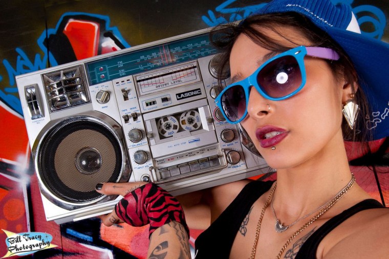 Магнитофон 80-х годов черно белый