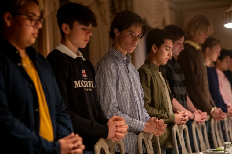 Young Royals (молодые монархи)