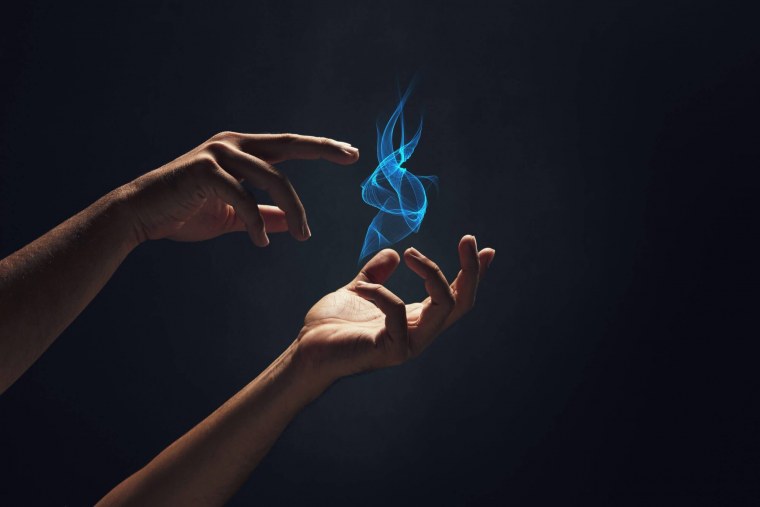 Синее пламя в руке