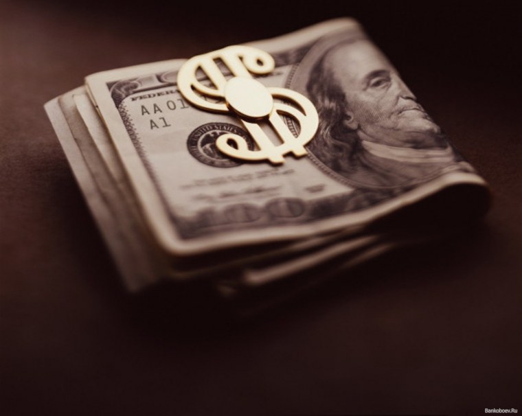 Доллары на темном фоне