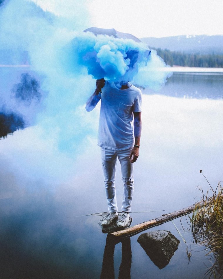 Парень в дыму